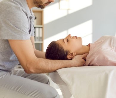 Chiropractor providing care for whiplash injury in St. Petersburg